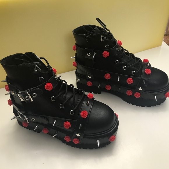 YRU Slayr Rose Black Bondage Spike Boot Size 7 NIB NWT - Picture 1 of 8